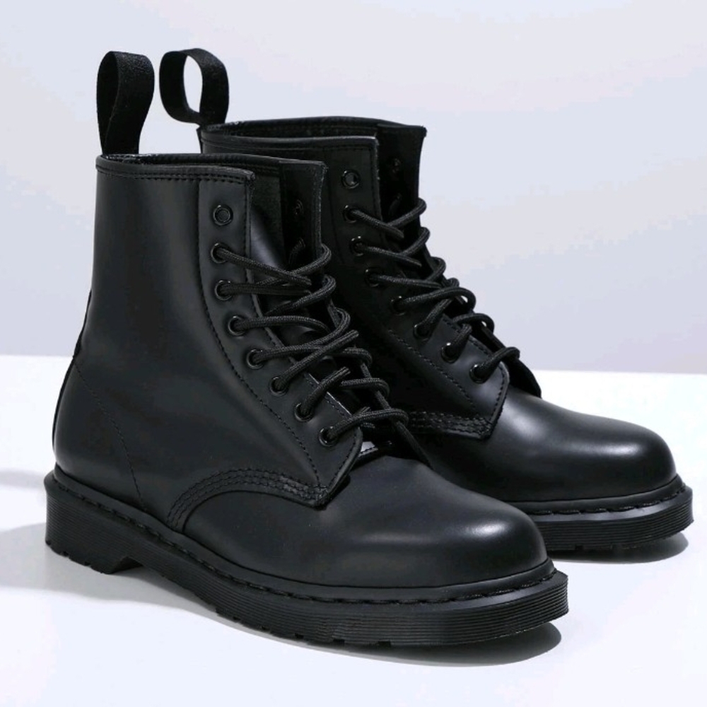 Dr. Martens Classic Smooth Eight Hole Black Stitch Never Worn New With Tags&Box